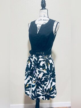 Banana Republic Fit and Flare Belted Dress• Fitted Top• Floral Flare Skirt